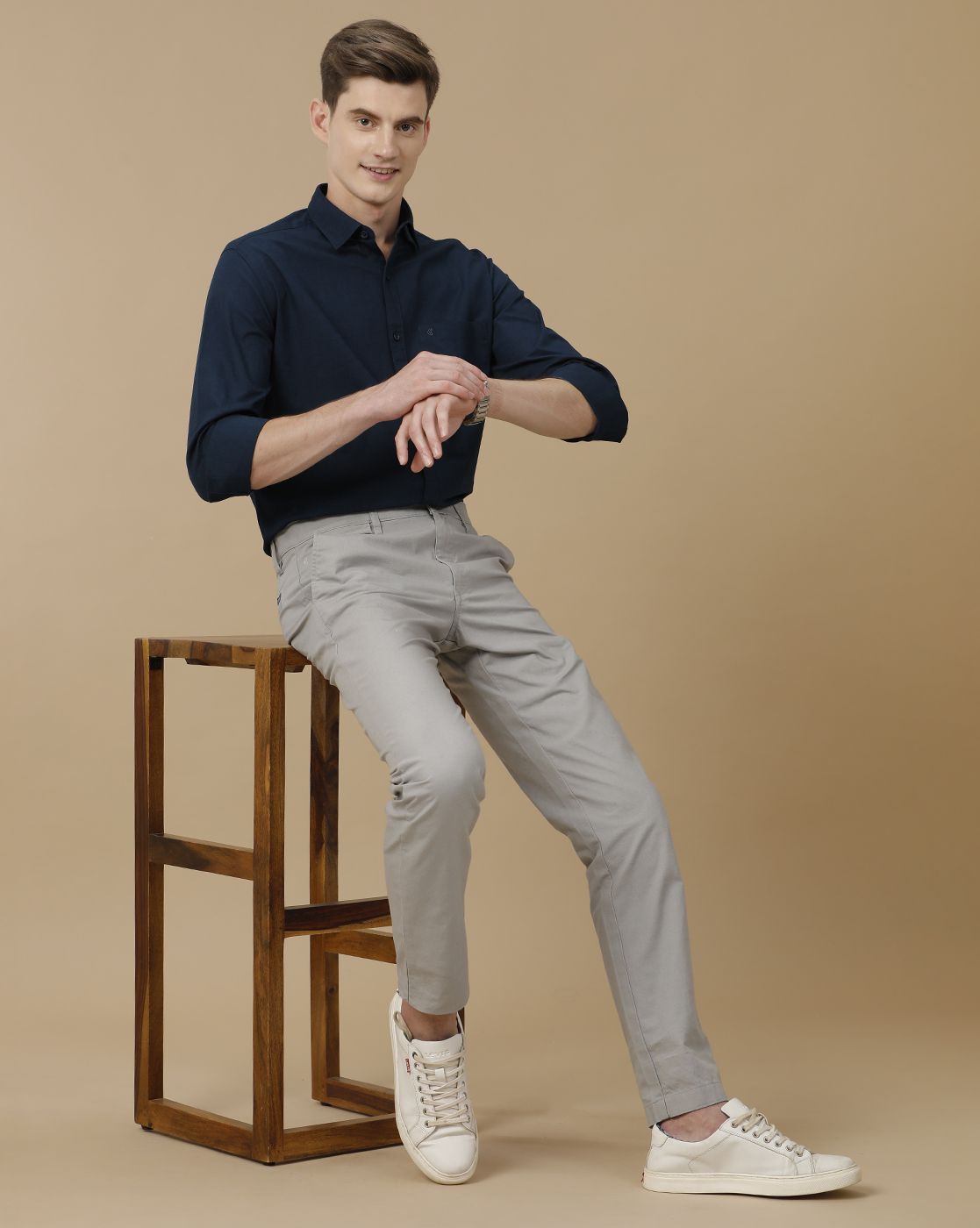 Men's Blended Linen Navy Blue Solid Contemporary Fit Full Sleeve Casual Shirt