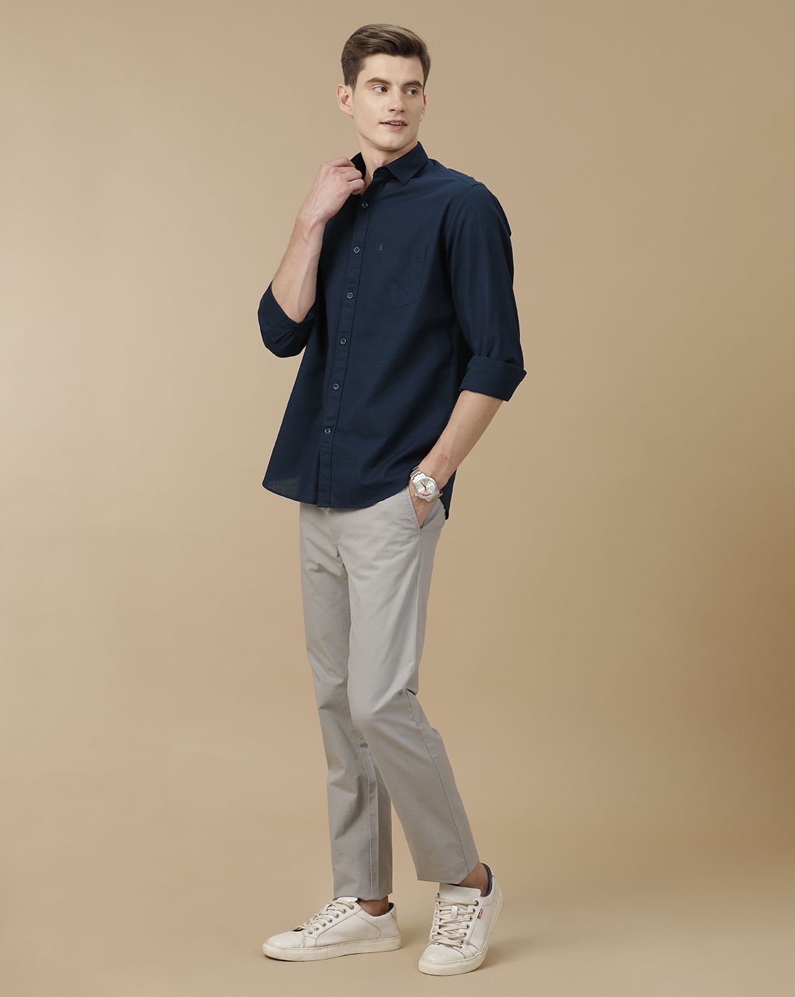 Men's Blended Linen Navy Blue Solid Contemporary Fit Full Sleeve Casual Shirt