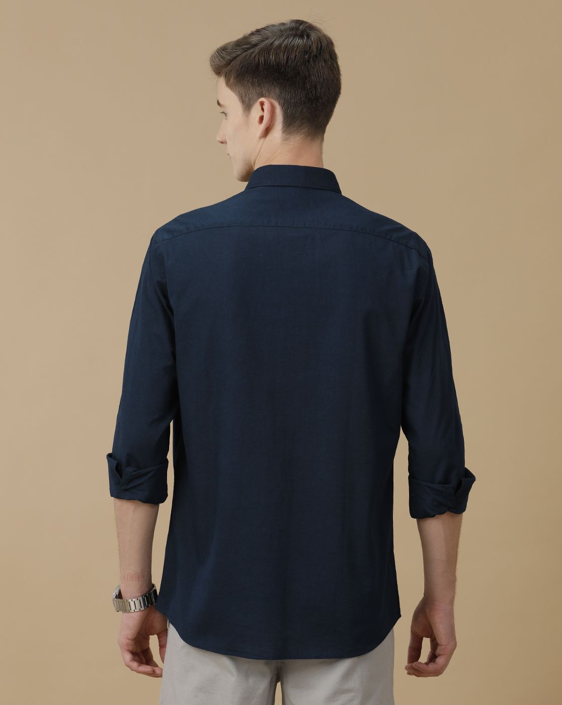 Men's Blended Linen Navy Blue Solid Contemporary Fit Full Sleeve Casual Shirt