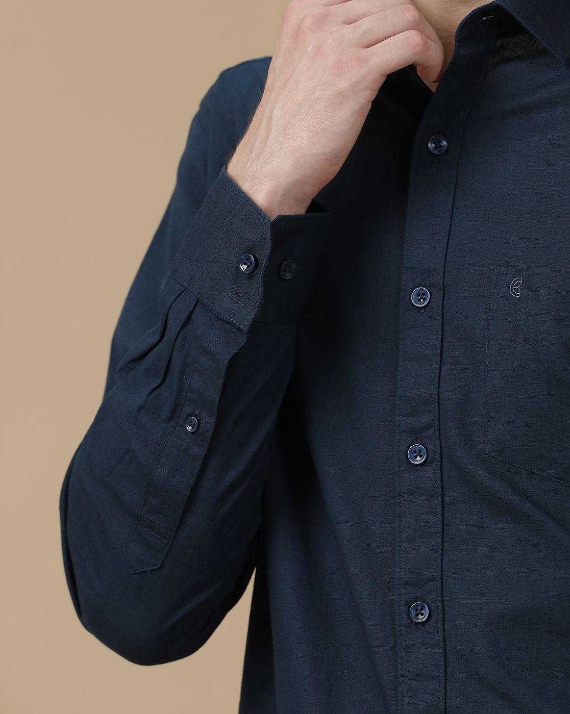 Men's Blended Linen Navy Blue Solid Contemporary Fit Full Sleeve Casual Shirt