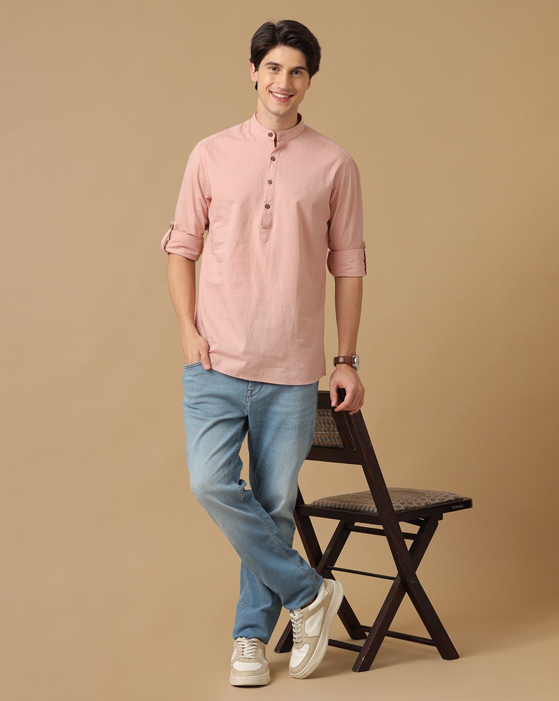 Men's Blended Linen Peach Solid Contemporary Fit Full Sleeve Casual Shirt
