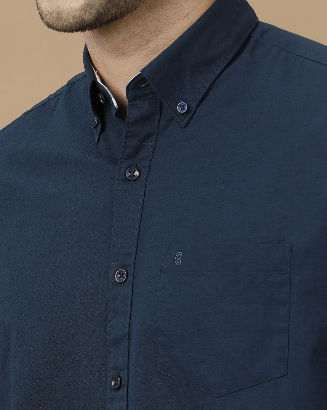 Men's Blended Linen Blue Solid Contemporary Fit Full Sleeve Casual Shirt