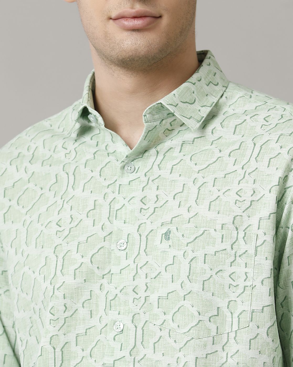 Men's Blended Linen Green Printed Contemporary Fit Full Sleeve Casual Shirt