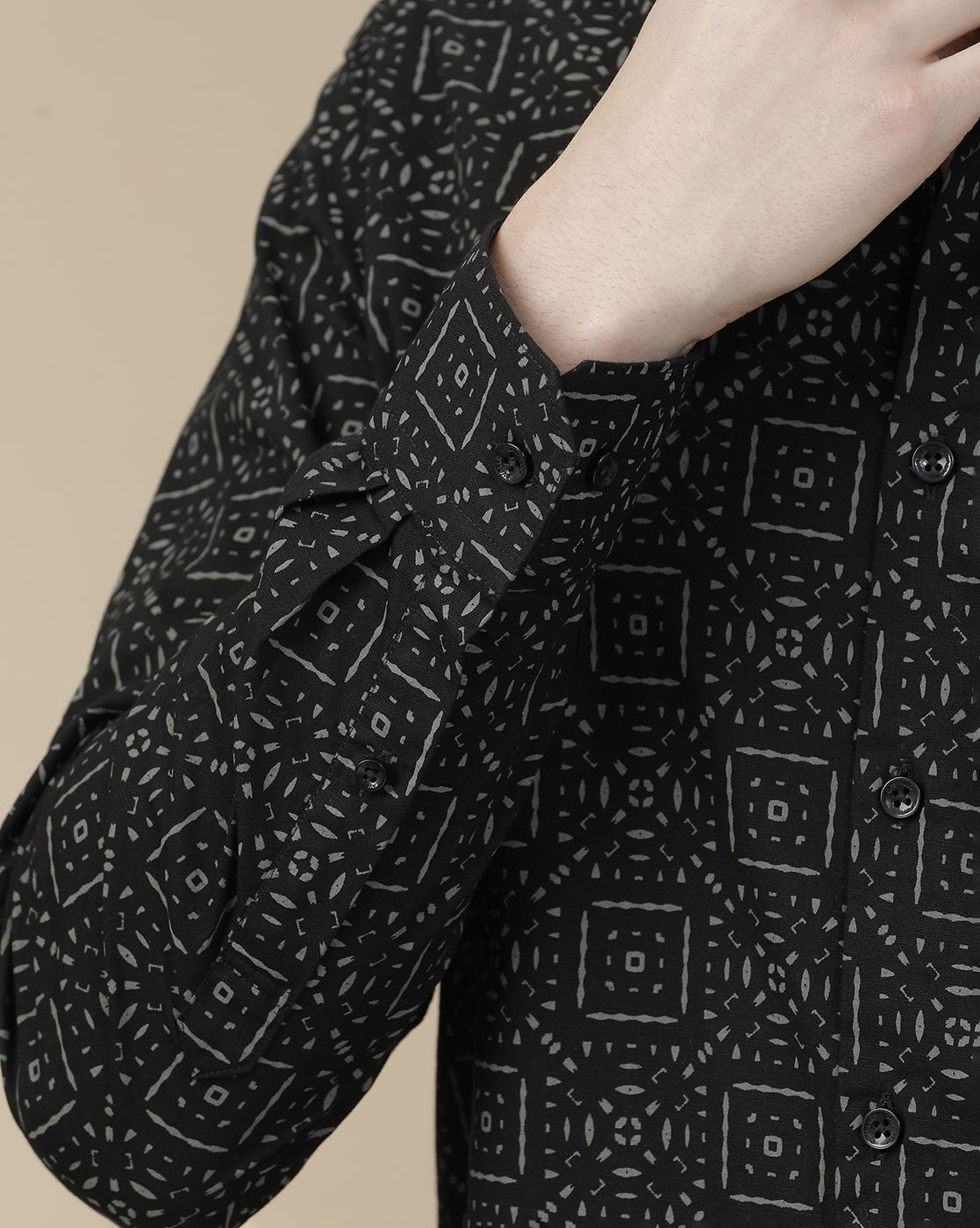 CAVALLO by Linen Club Men's Blended Linen Black Printed Contemporary Fit Full Sleeve Casual Shirt