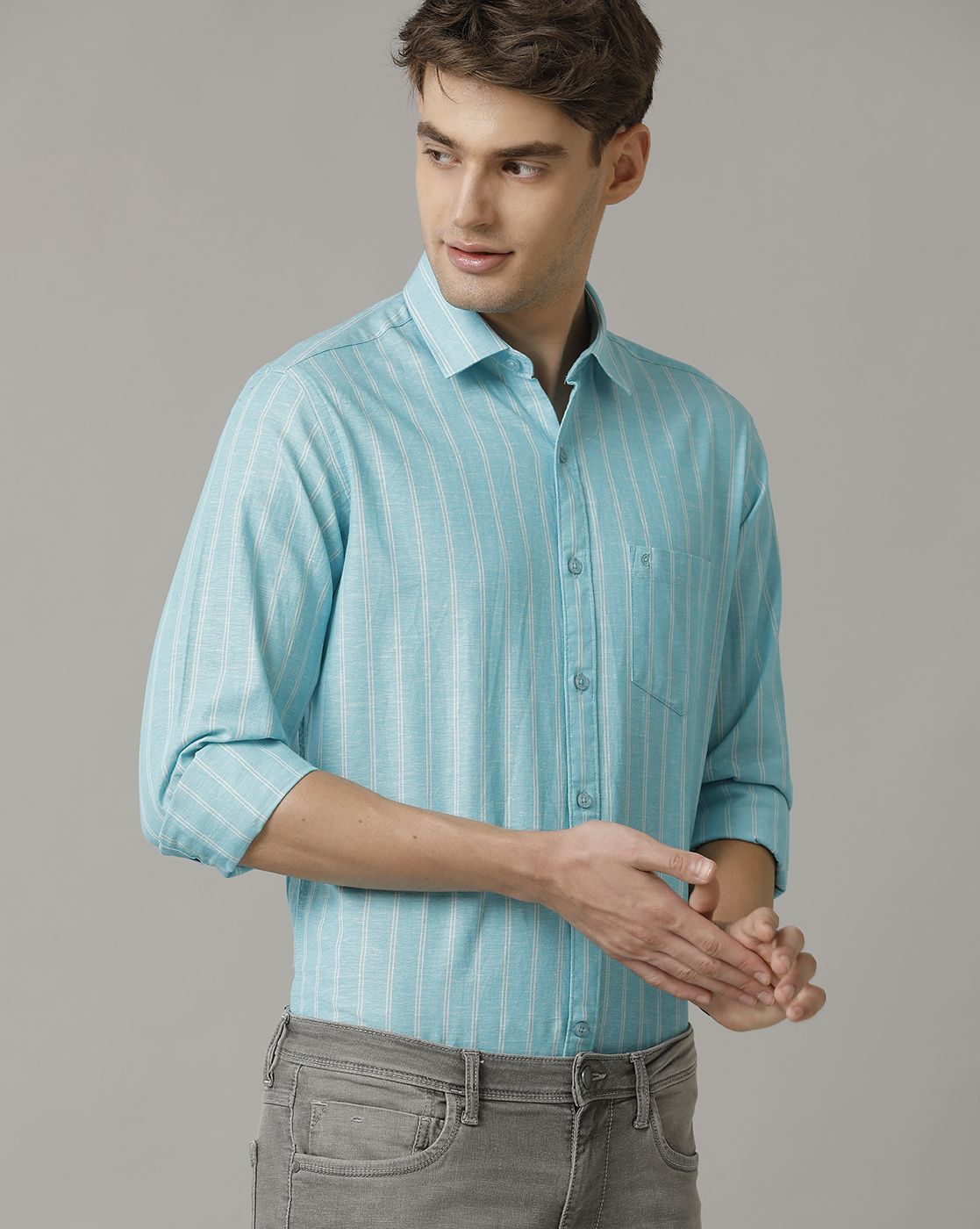 Men's Blended Linen Turquoise Blue Striped Contemporary Fit Full Sleeve Casual Shirt