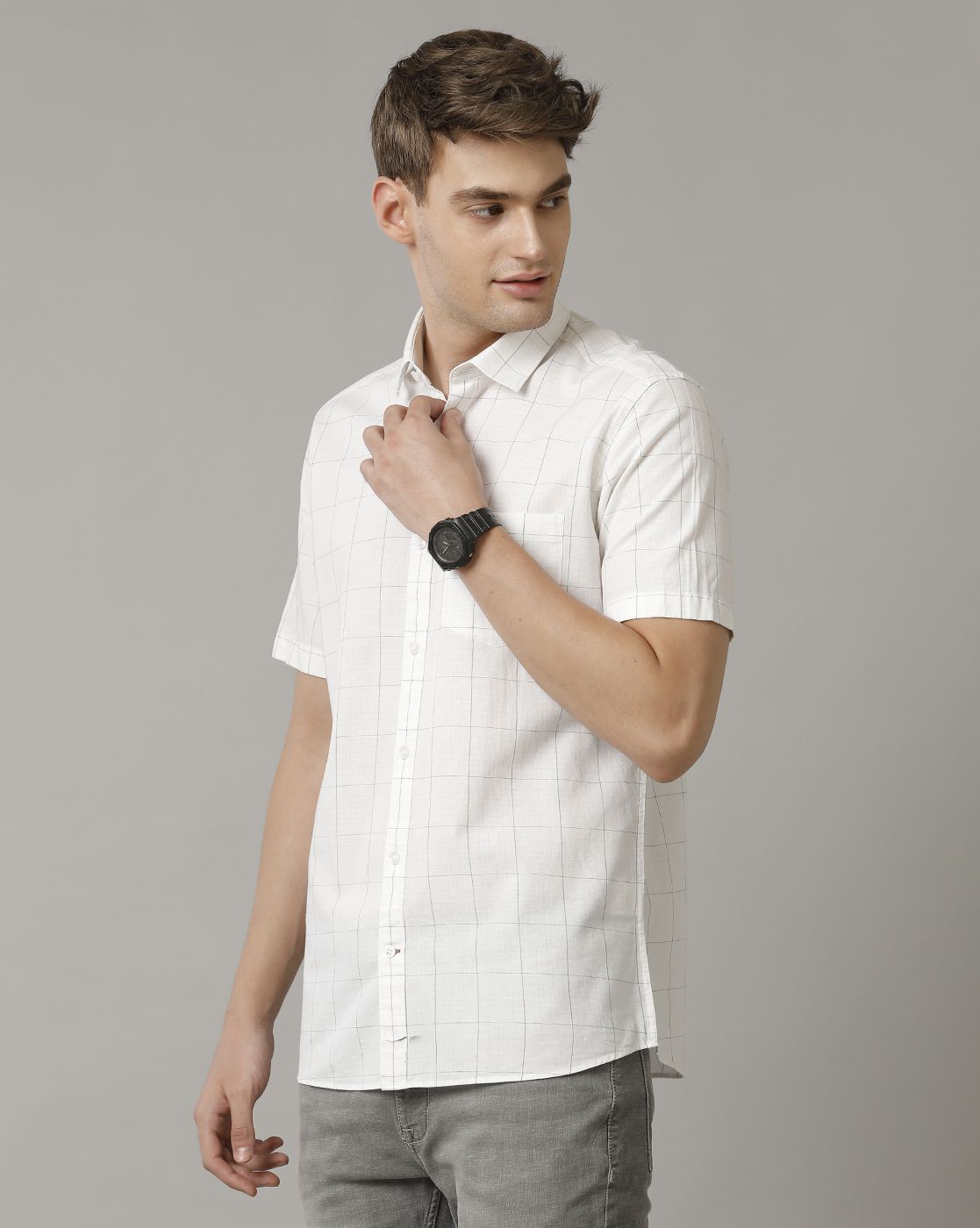 Men's Blended Linen White Checked Contemporary Fit Half Sleeve Casual Shirt