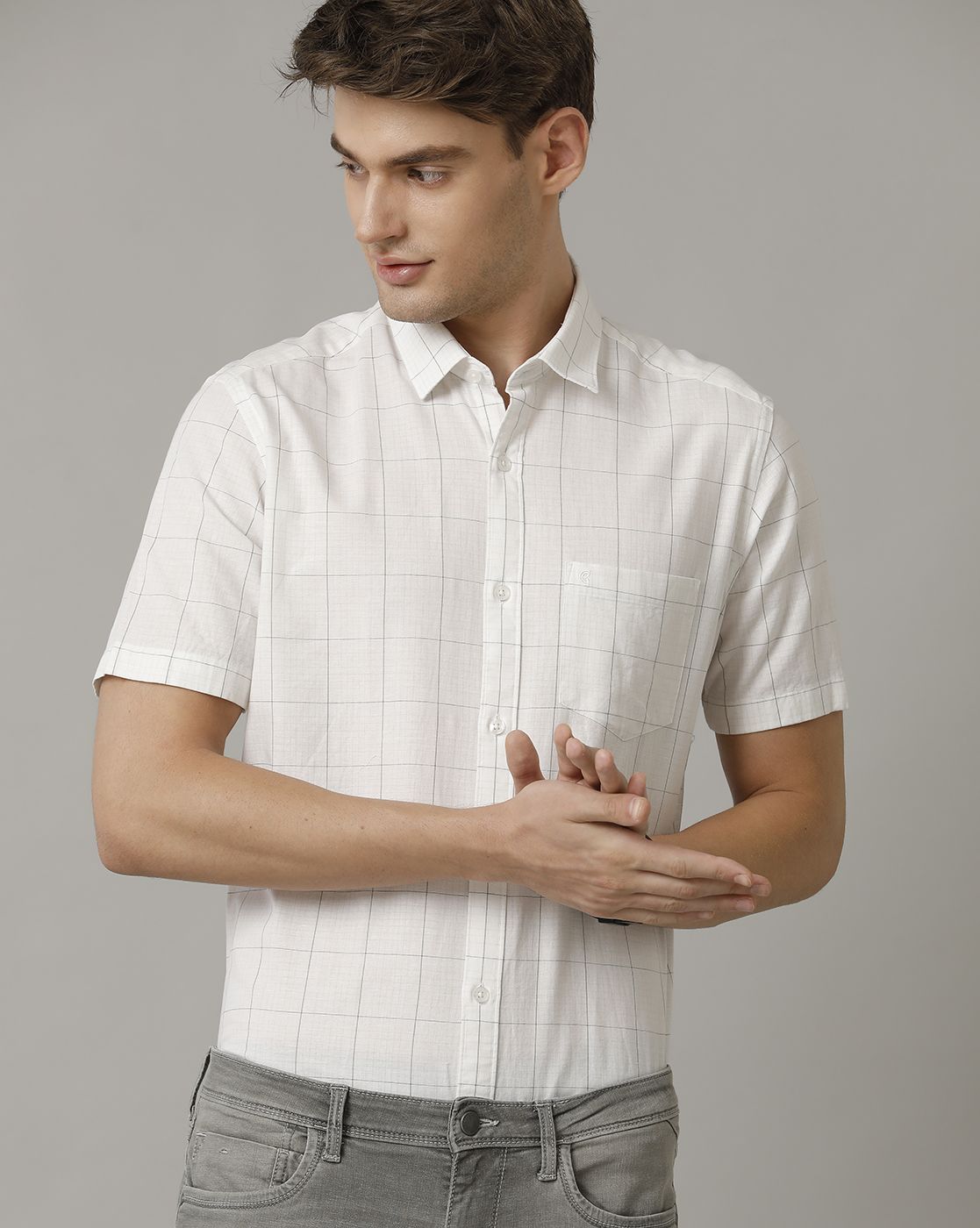 Men's Blended Linen White Checked Contemporary Fit Half Sleeve Casual Shirt