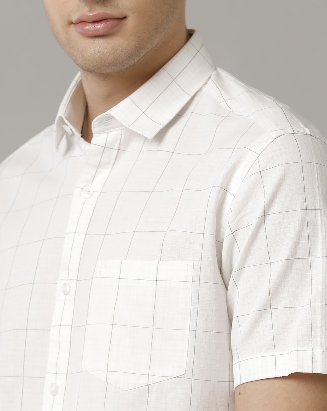 Men's Blended Linen White Checked Contemporary Fit Half Sleeve Casual Shirt