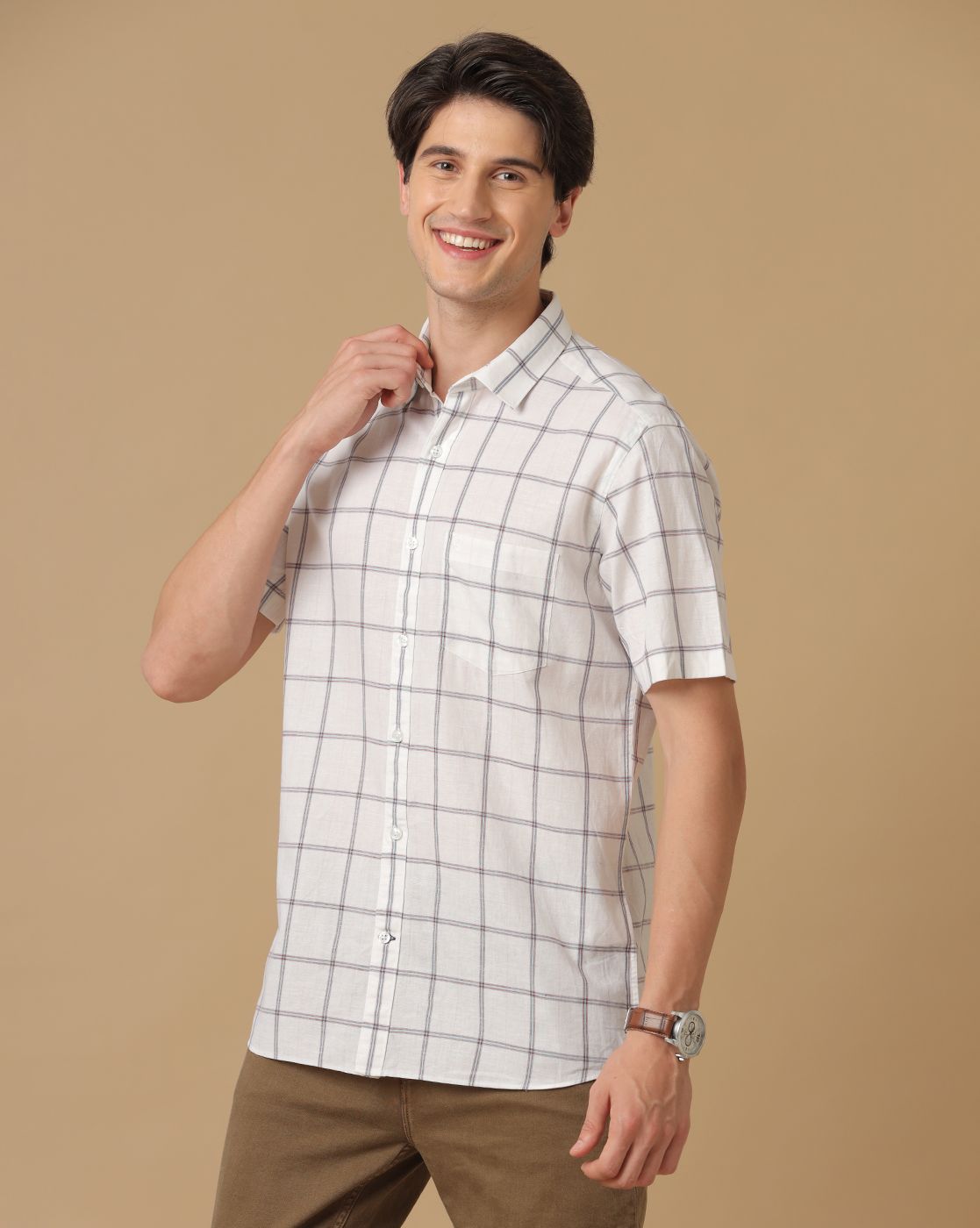 Men's Blended Linen White Checked Contemporary Fit Half Sleeve Casual Shirt