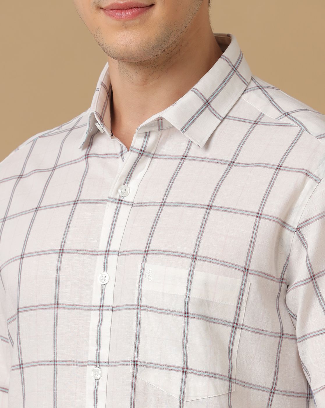 Men's Blended Linen White Checked Contemporary Fit Half Sleeve Casual Shirt