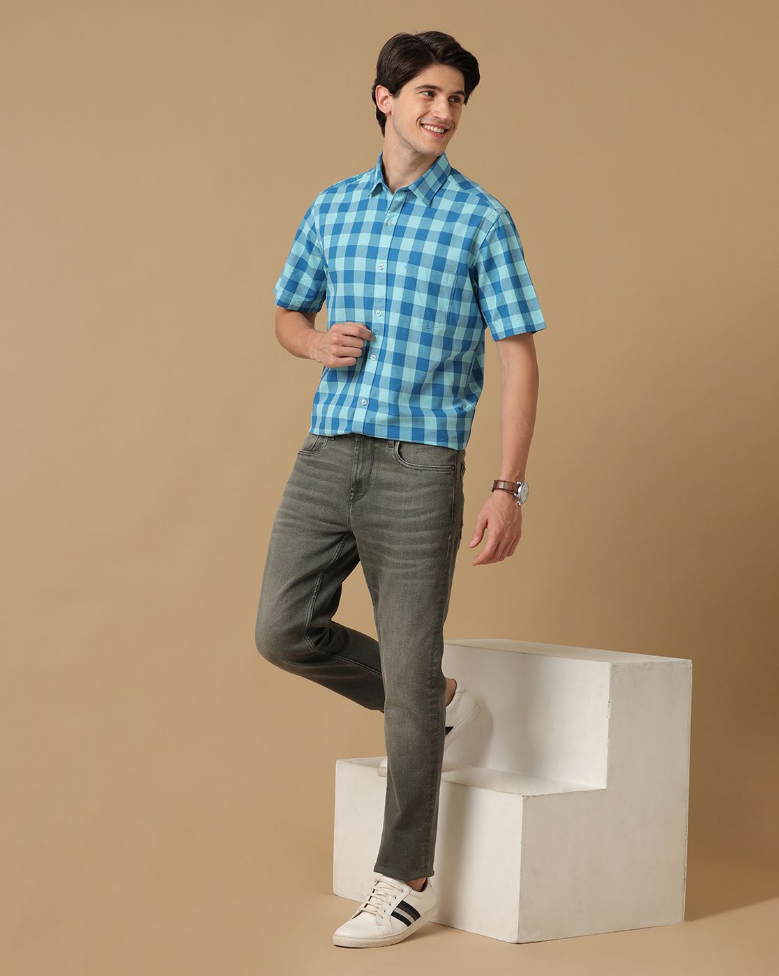 Men's Blended Linen Blue Checked Contemporary Fit Half Sleeve Casual Shirt