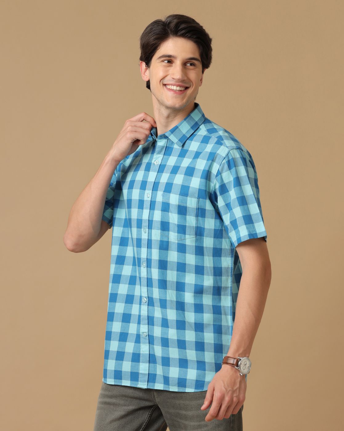 Men's Blended Linen Blue Checked Contemporary Fit Half Sleeve Casual Shirt
