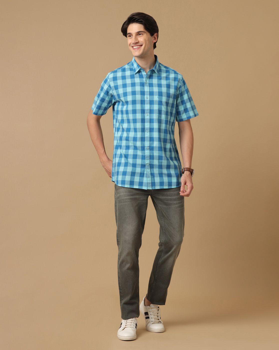 Men's Blended Linen Blue Checked Contemporary Fit Half Sleeve Casual Shirt