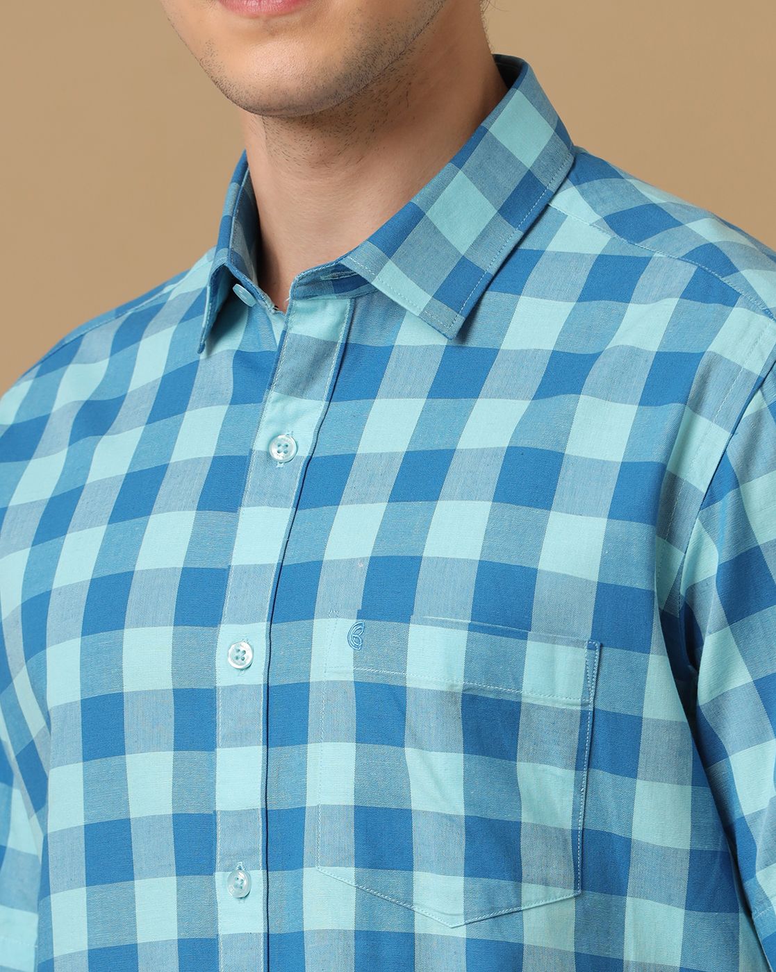 Men's Blended Linen Blue Checked Contemporary Fit Half Sleeve Casual Shirt