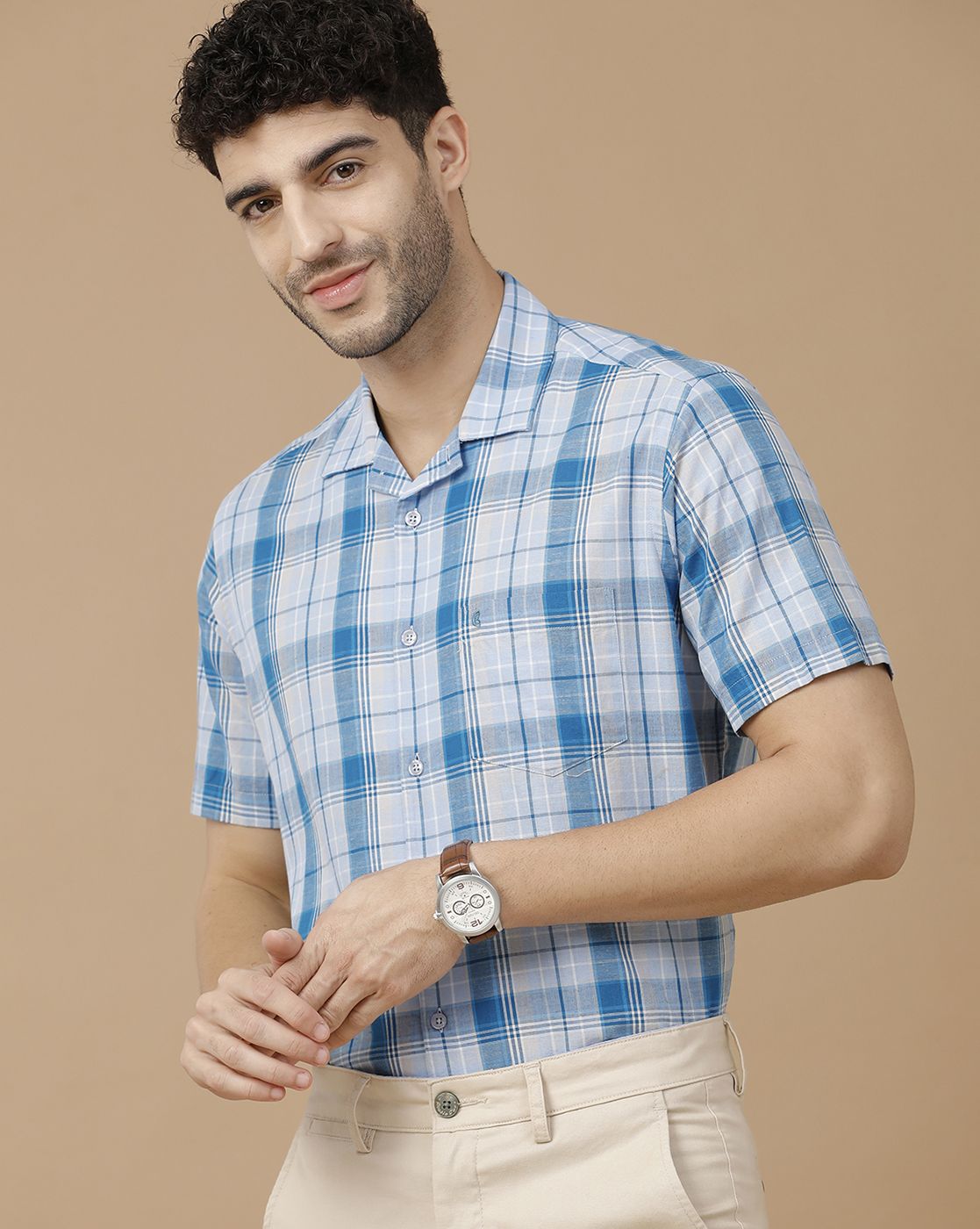 Men's Blended Linen Blue Checked Contemporary Fit Half Sleeve Casual Shirt
