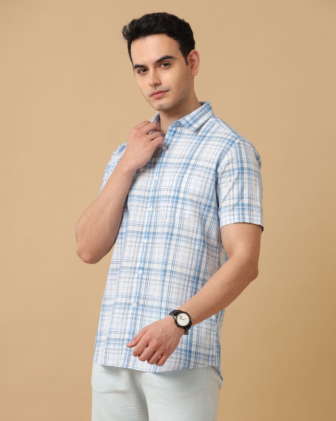 Men's Blended Linen Blue Checked Contemporary Fit Half Sleeve Casual Shirt