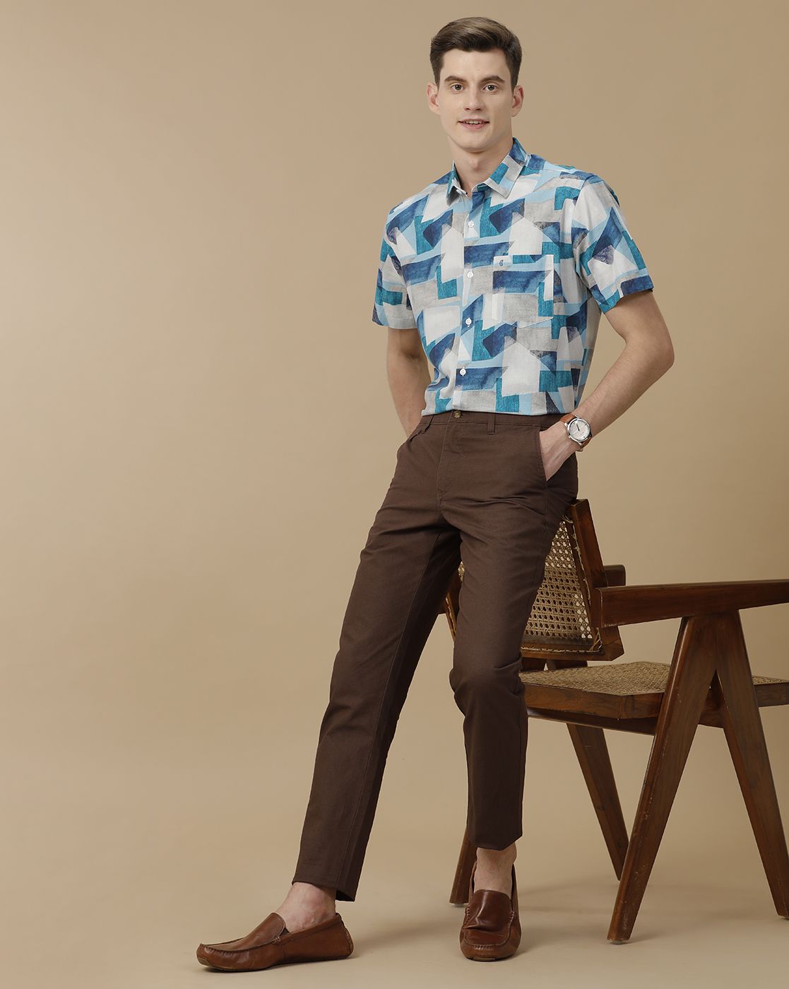 Men's Blended Linen Blue Printed Contemporary Fit Half Sleeve Casual Shirt