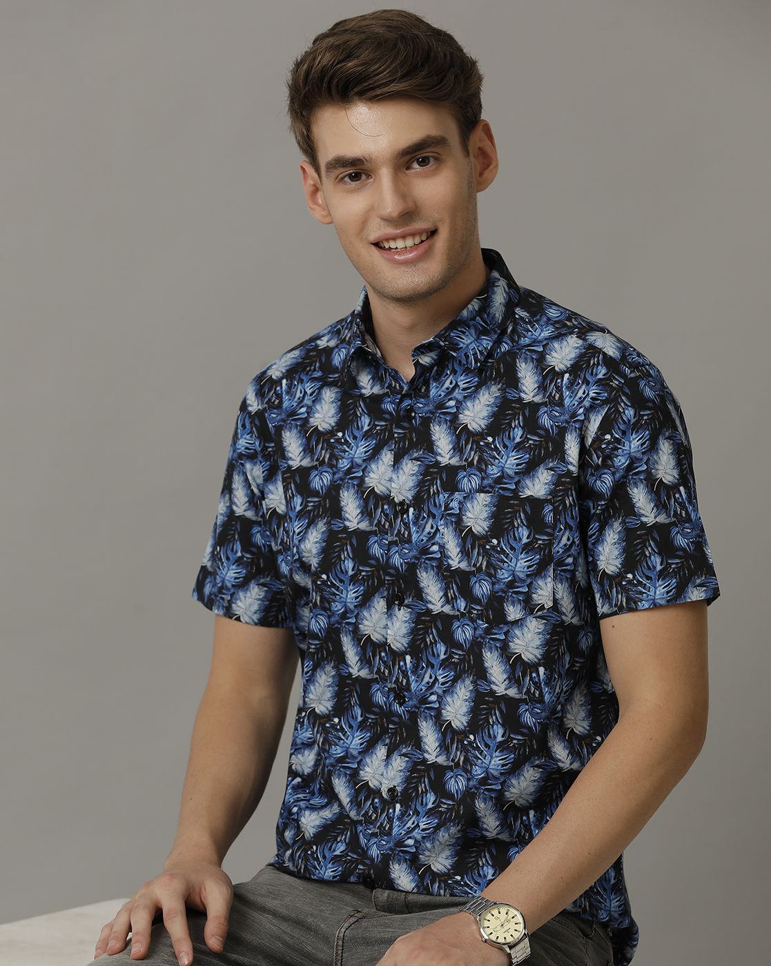 Men's Blended Linen Black Printed Contemporary Fit Half Sleeve Casual Shirt