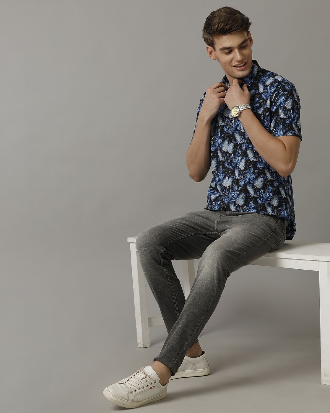 Men's Blended Linen Black Printed Contemporary Fit Half Sleeve Casual Shirt