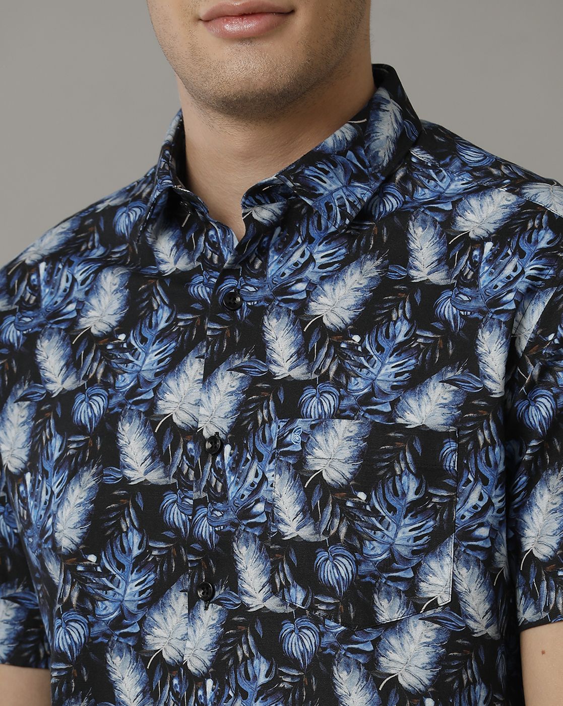 Men's Blended Linen Black Printed Contemporary Fit Half Sleeve Casual Shirt
