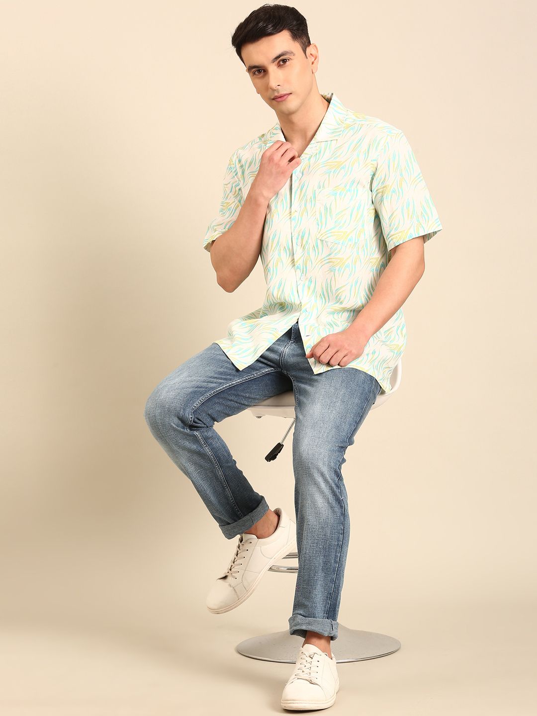 CAVALLO by Linen Club Men's Blended Linen Turquoise Printed Contemporary Fit Half Sleeve Casual Shirt