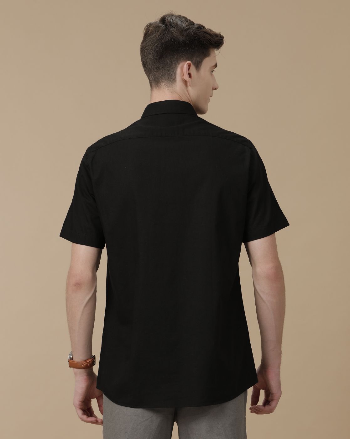 Men's Blended Linen Black Solid Contemporary Fit Half Sleeve Casual Shirt