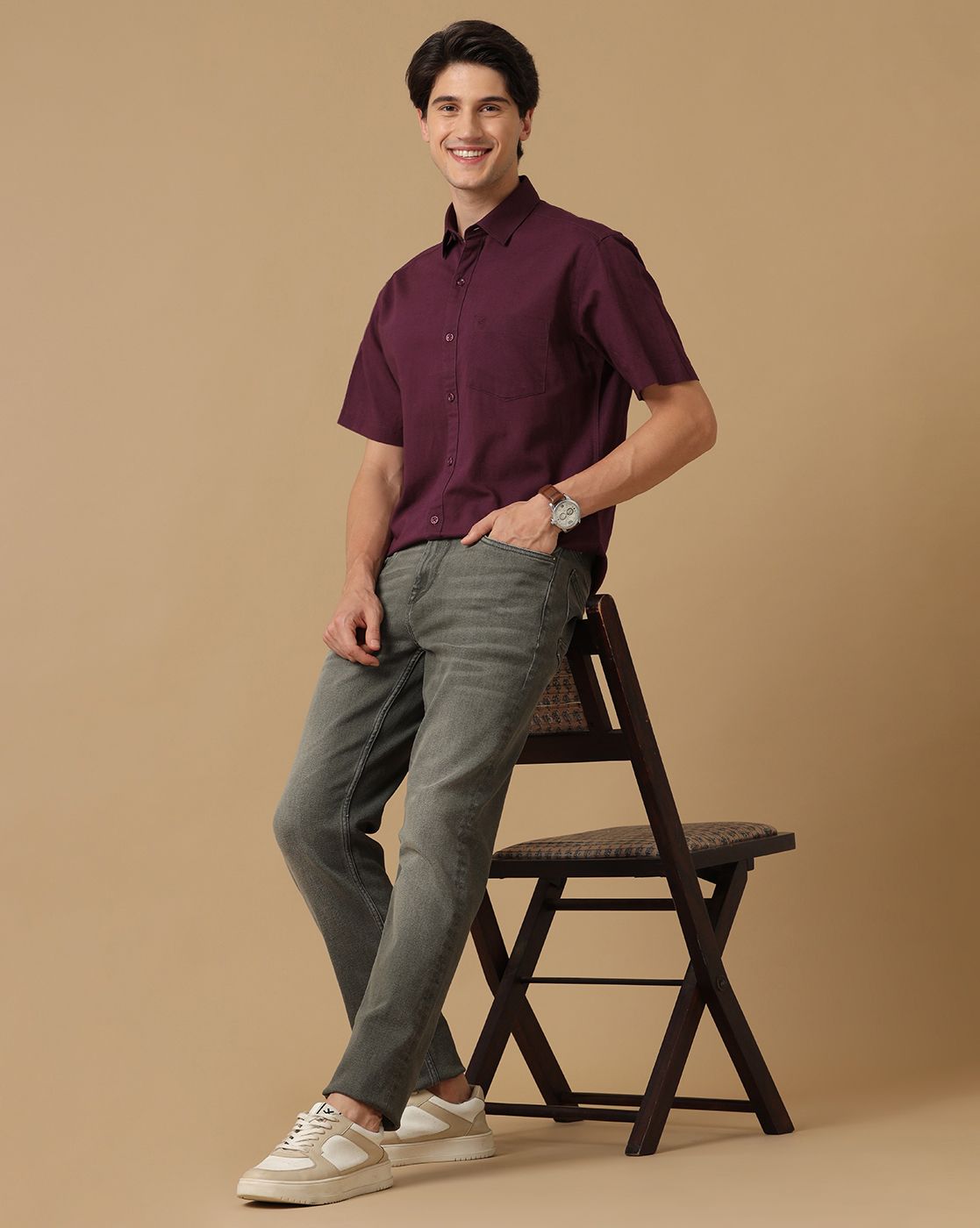 Men's Blended Linen Purple Solid Contemporary Fit Half Sleeve Casual Shirt
