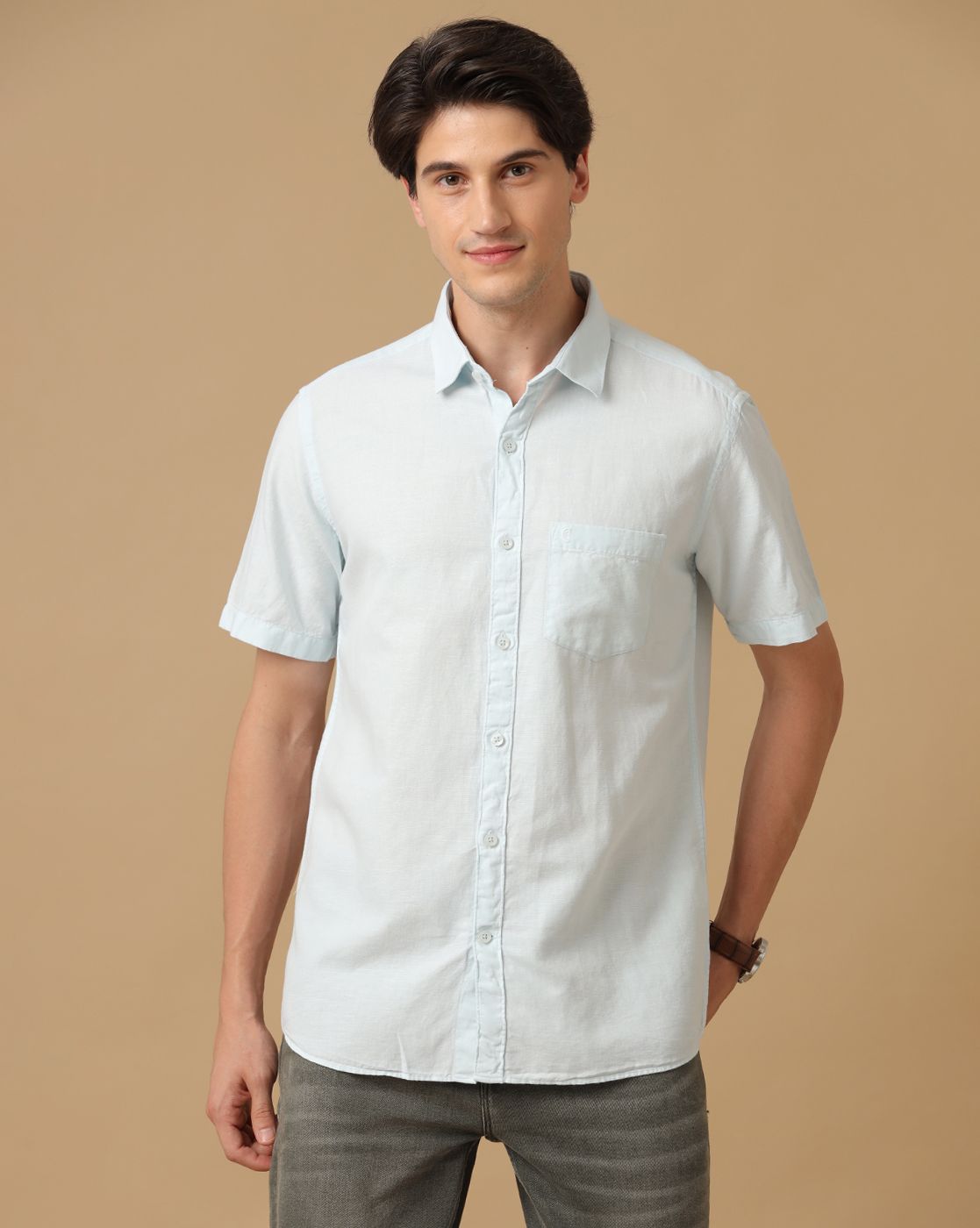 Men's Blended Linen Blue Solid Contemporary Fit Half Sleeve Casual Shirt