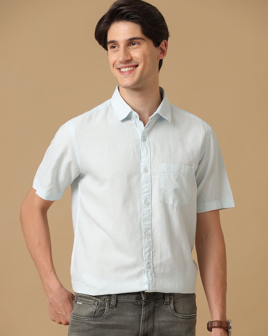 Men's Blended Linen Blue Solid Contemporary Fit Half Sleeve Casual Shirt
