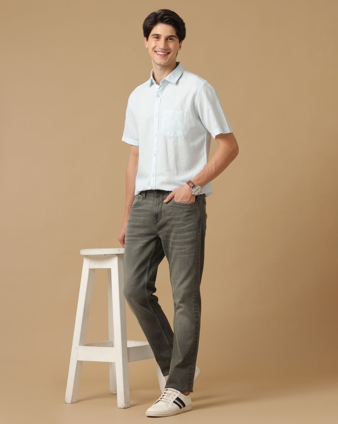 Men's Blended Linen Blue Solid Contemporary Fit Half Sleeve Casual Shirt