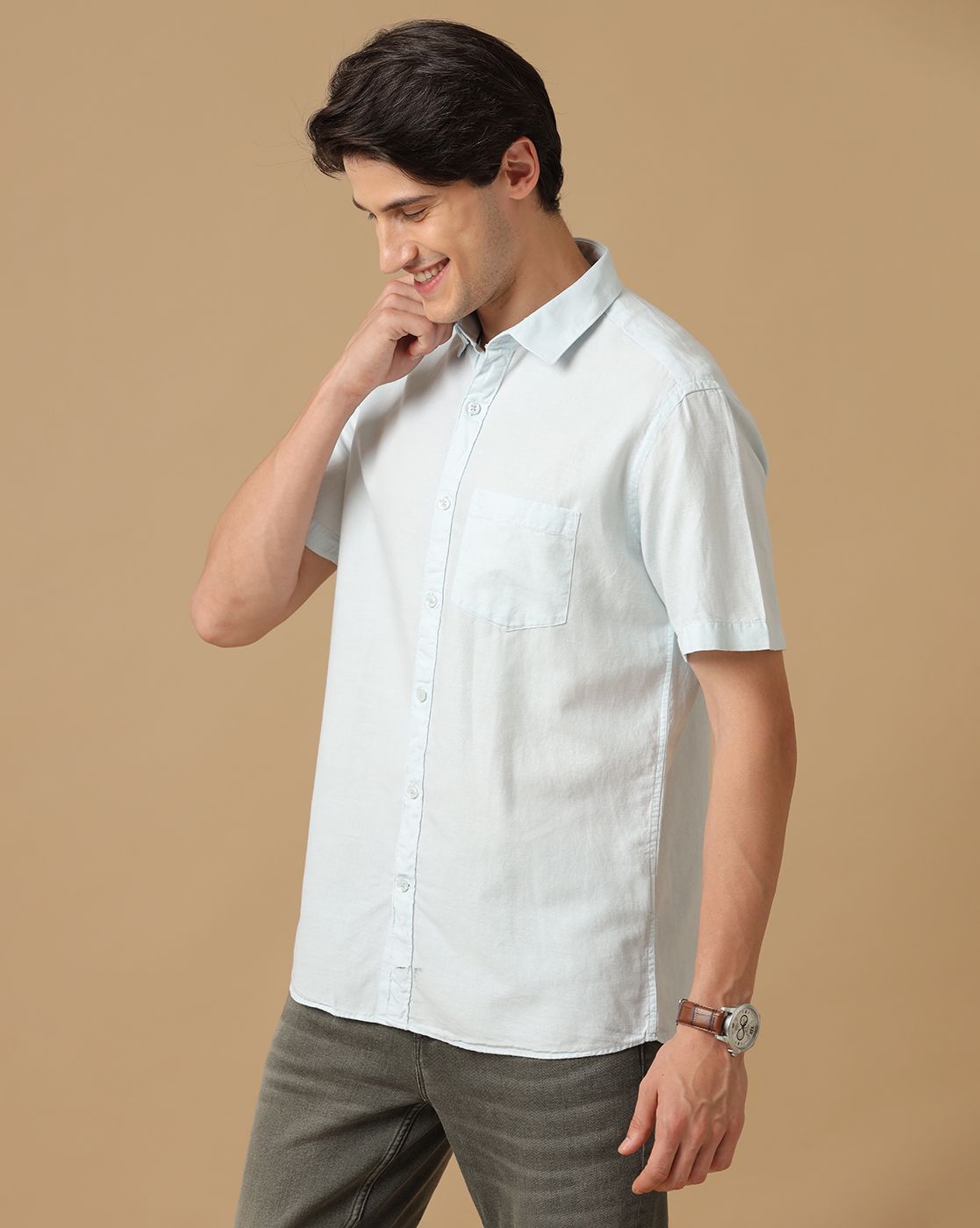 Men's Blended Linen Blue Solid Contemporary Fit Half Sleeve Casual Shirt