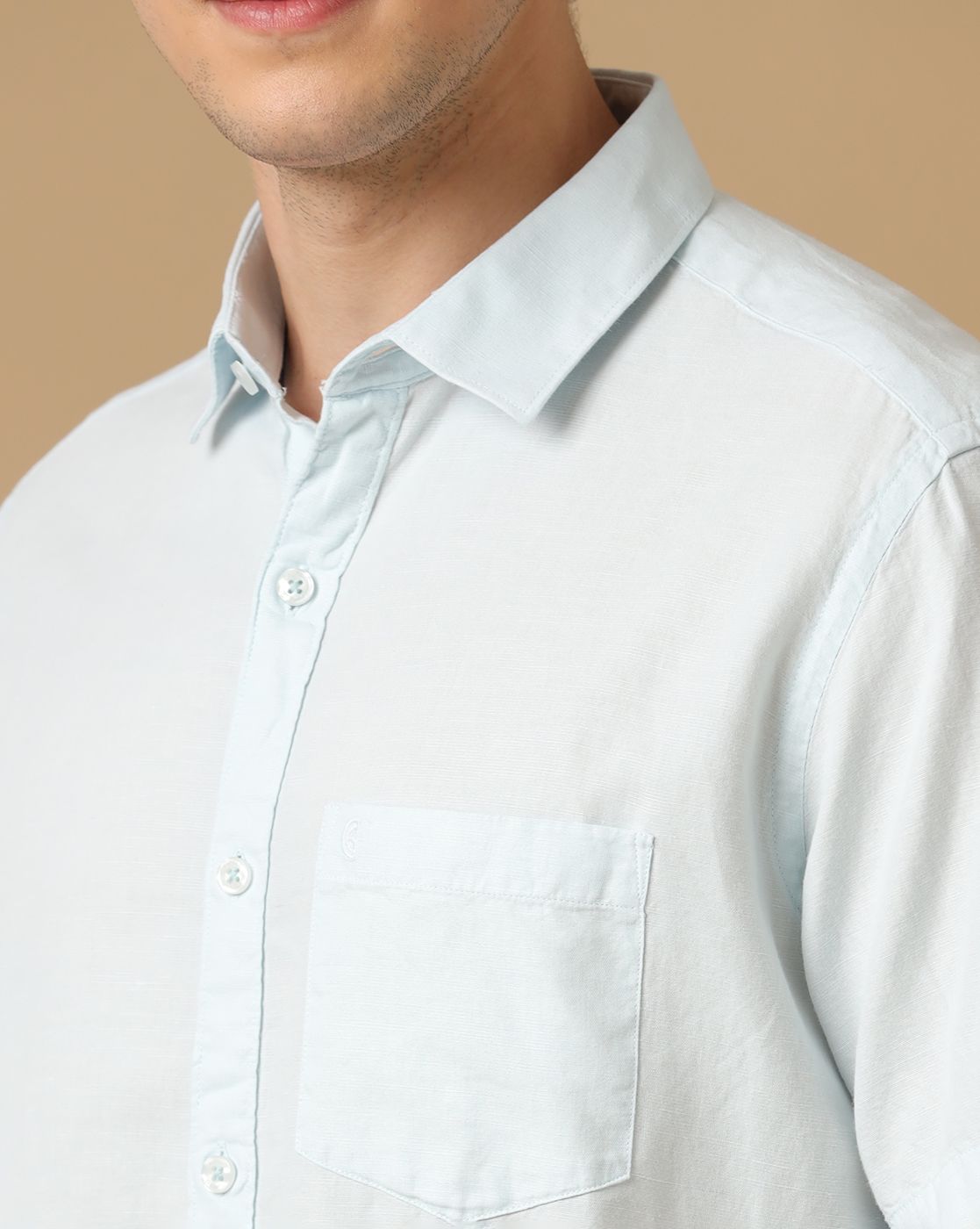 Men's Blended Linen Blue Solid Contemporary Fit Half Sleeve Casual Shirt