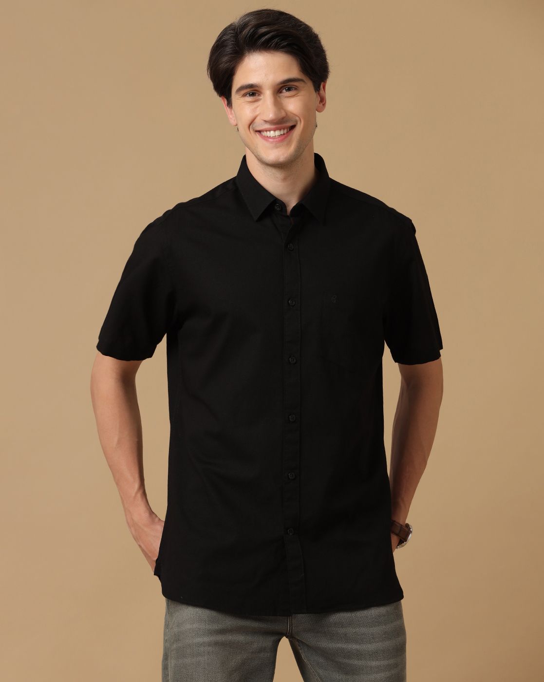 Men's Blended Linen Black Solid Contemporary Fit Half Sleeve Casual Shirt