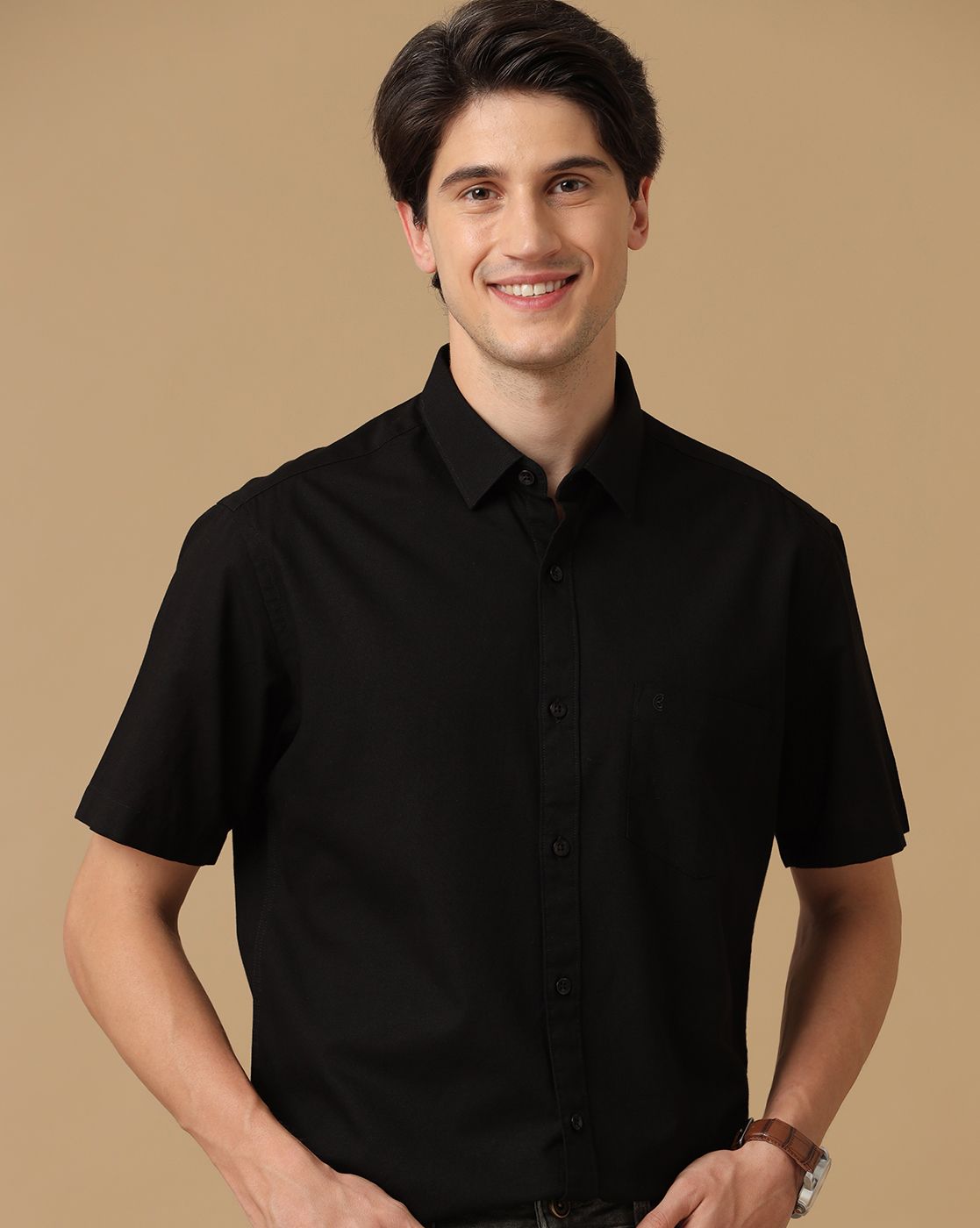Men's Blended Linen Black Solid Contemporary Fit Half Sleeve Casual Shirt