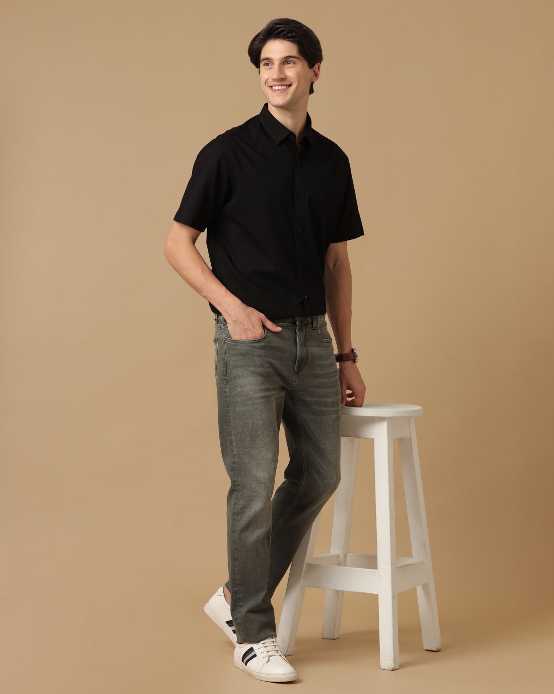 Men's Blended Linen Black Solid Contemporary Fit Half Sleeve Casual Shirt
