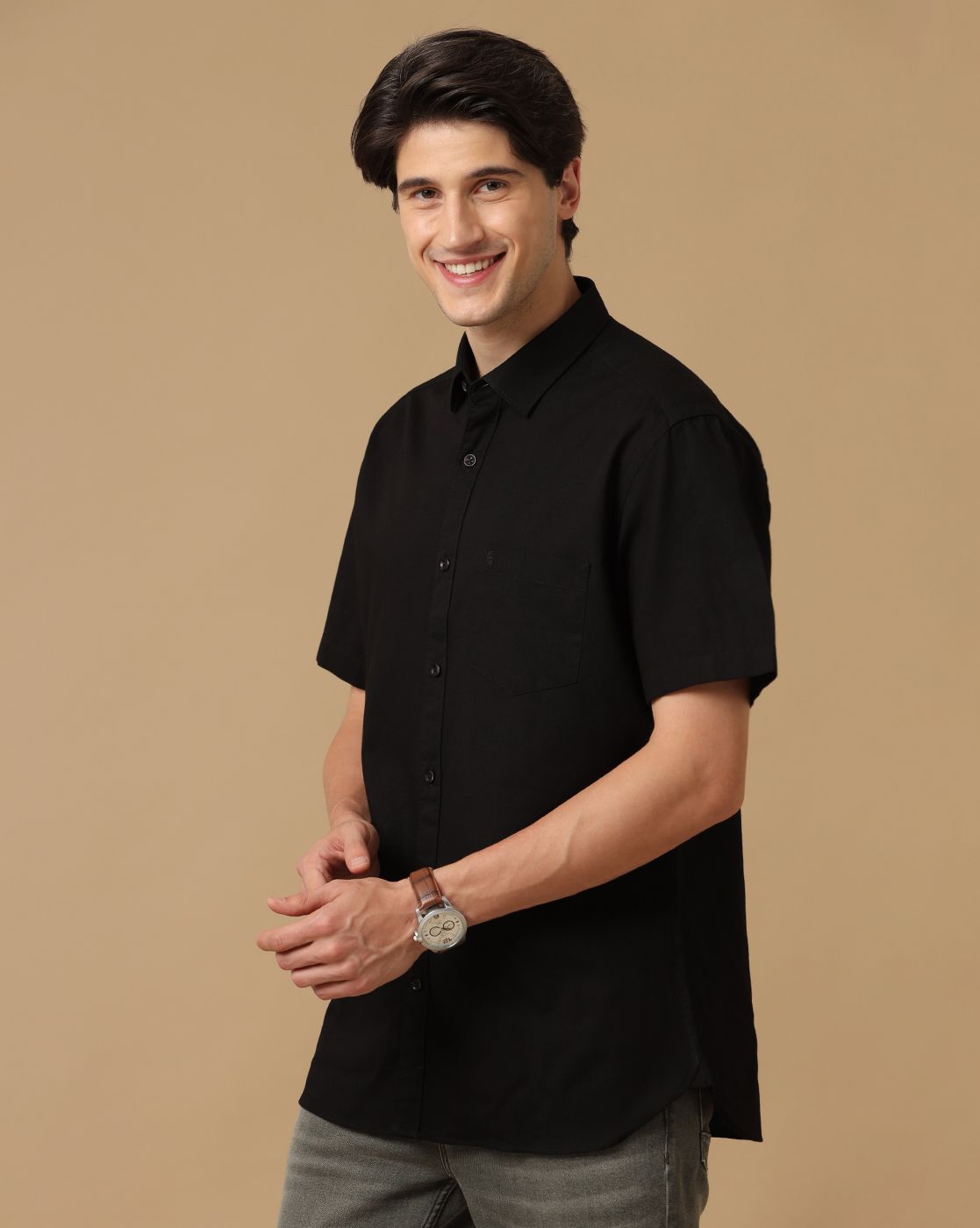 Men's Blended Linen Black Solid Contemporary Fit Half Sleeve Casual Shirt