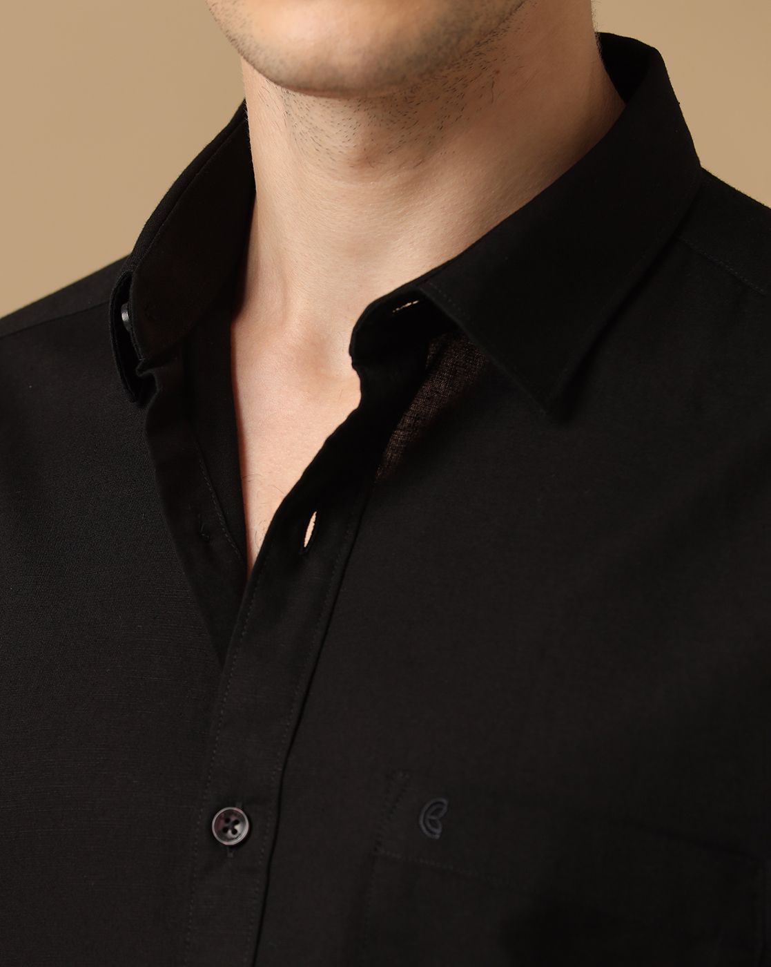 Men's Blended Linen Black Solid Contemporary Fit Half Sleeve Casual Shirt