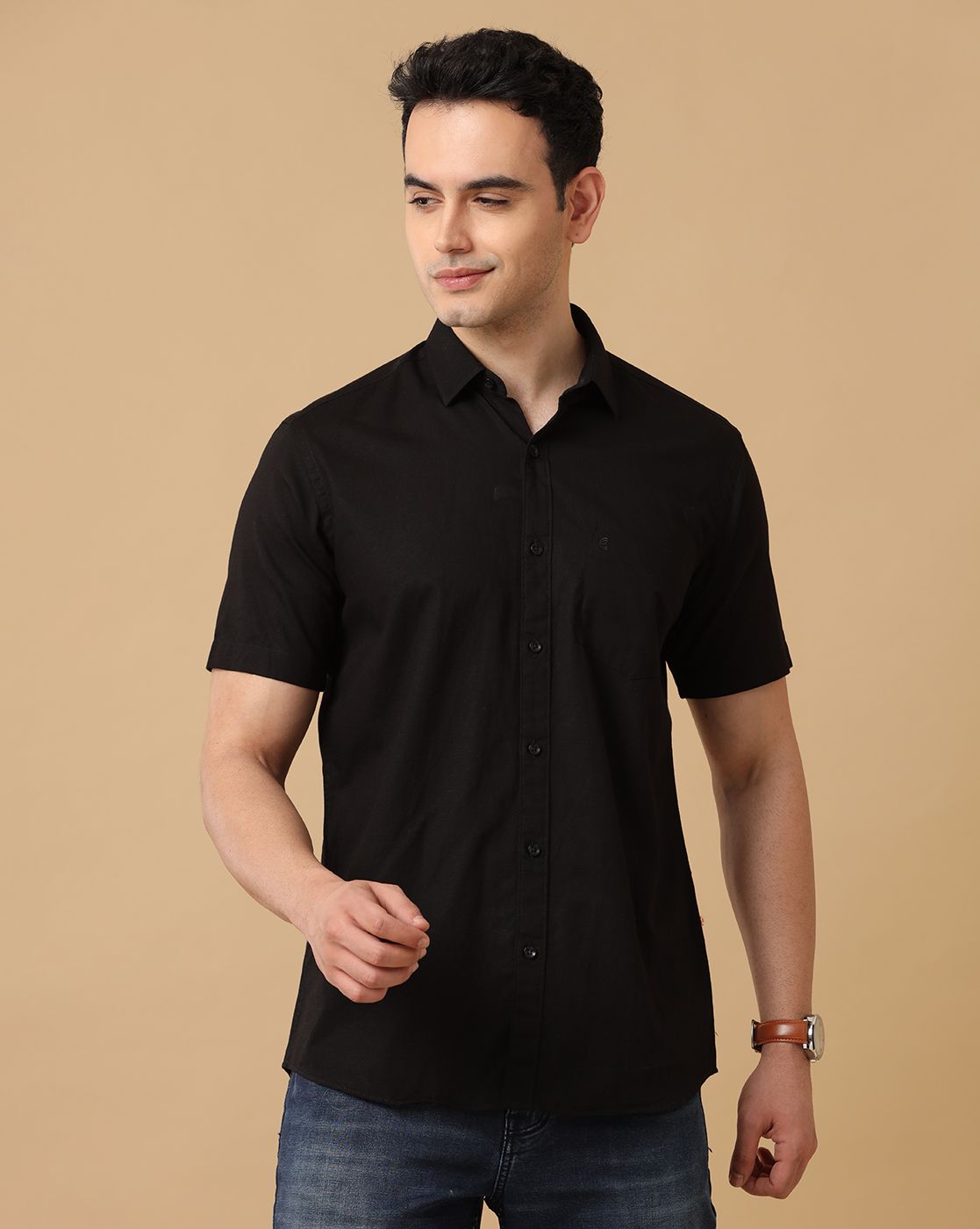 Men's Blended Linen Black Solid Contemporary Fit Half Sleeve Casual Shirt