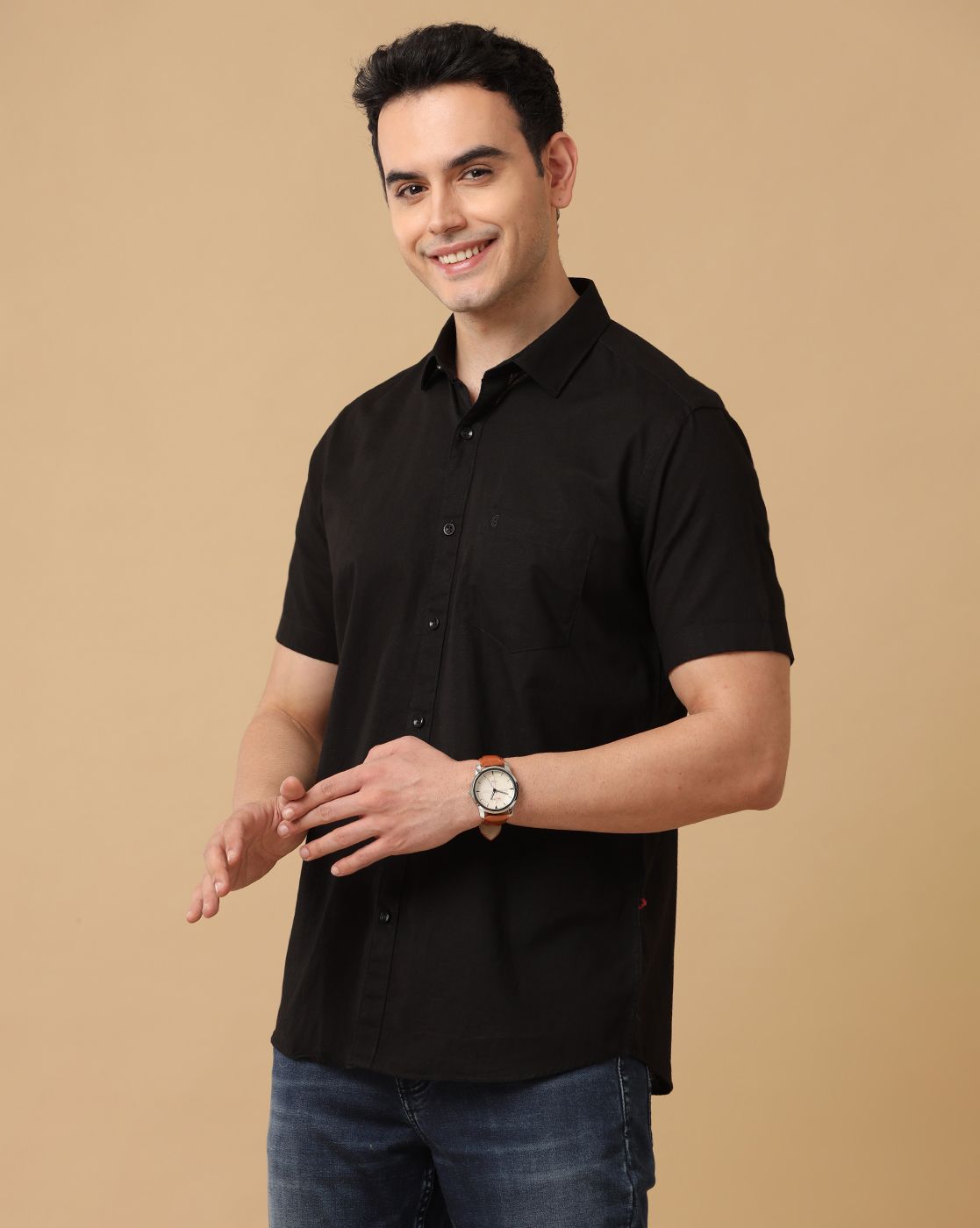 Men's Blended Linen Black Solid Contemporary Fit Half Sleeve Casual Shirt