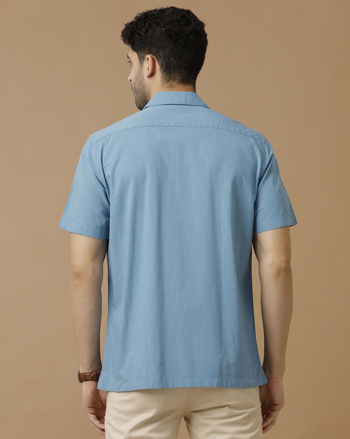 Men's Blended Linen Blue Solid Contemporary Fit Half Sleeve Casual Shirt