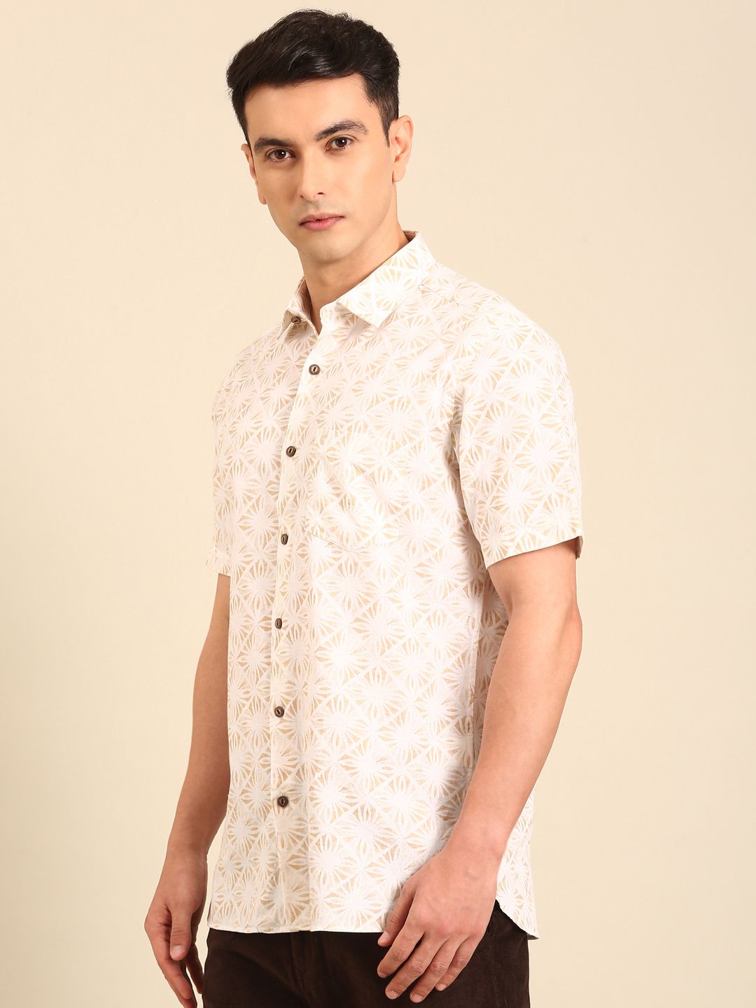 CAVALLO by Linen Club Men's Blended Linen Brown Printed Contemporary Fit Half Sleeve Casual Shirt
