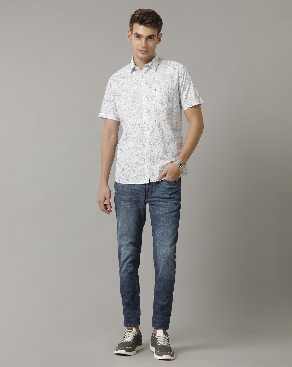 Men's Blended Linen Blue Printed Contemporary Fit Half Sleeve Casual Shirt