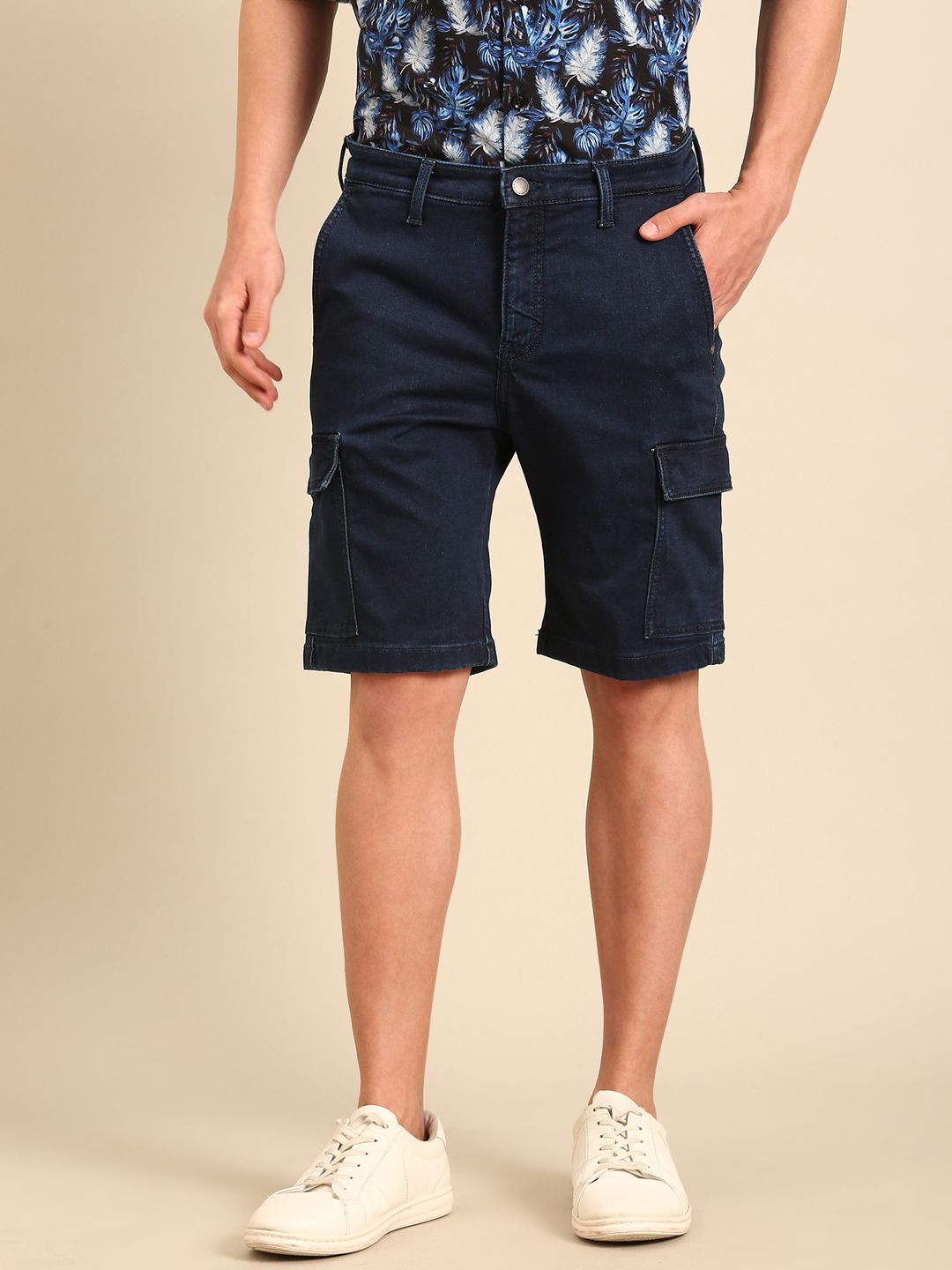 Cavallo By Linen Club Men's Blended Linen Blue Solid Contemporary Fit Casual Shorts