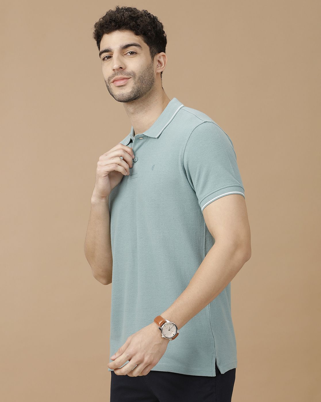 Men's Blended Linen Green Solid Contemporary Fit Half Sleeve Polo Neck Casual T-Shirt