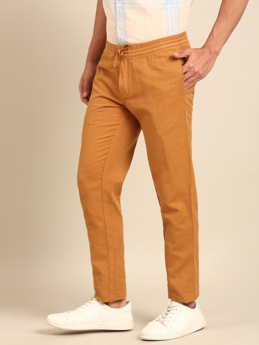 CAVALLO By Linen Club Men's Blended Linen Mustard Solid Contemporary Fit Casual Trouser
