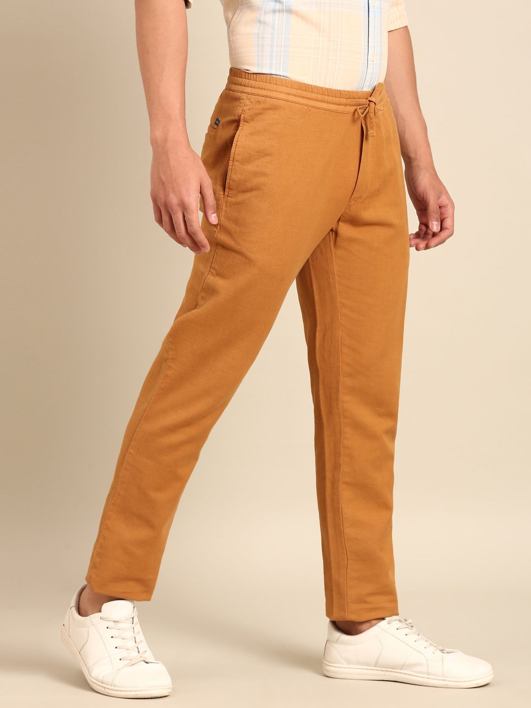 CAVALLO By Linen Club Men's Blended Linen Mustard Solid Contemporary Fit Casual Trouser
