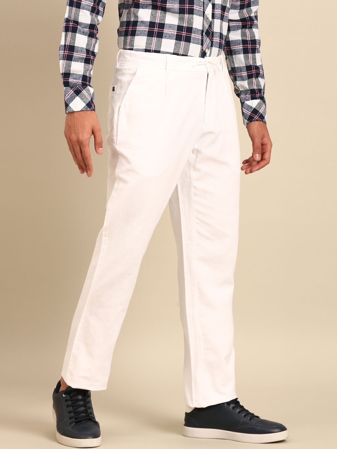 CAVALLO By Linen Club Men's Blended Linen White Solid Contemporary Fit Casual Trouser
