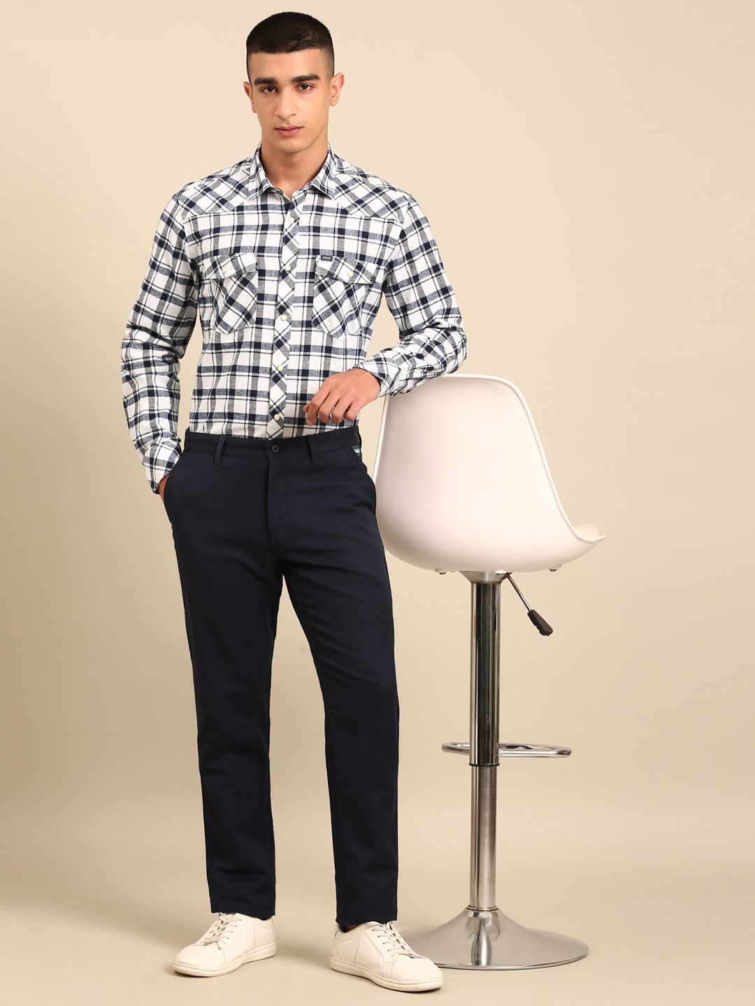 CAVALLO By Linen Club Men's Blended Linen Navy Solid Contemporary Fit Casual Trouser