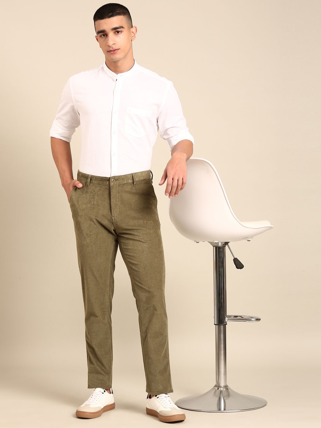 CAVALLO By Linen Club Men's Blended Linen Green Solid Contemporary Fit Casual Trouser