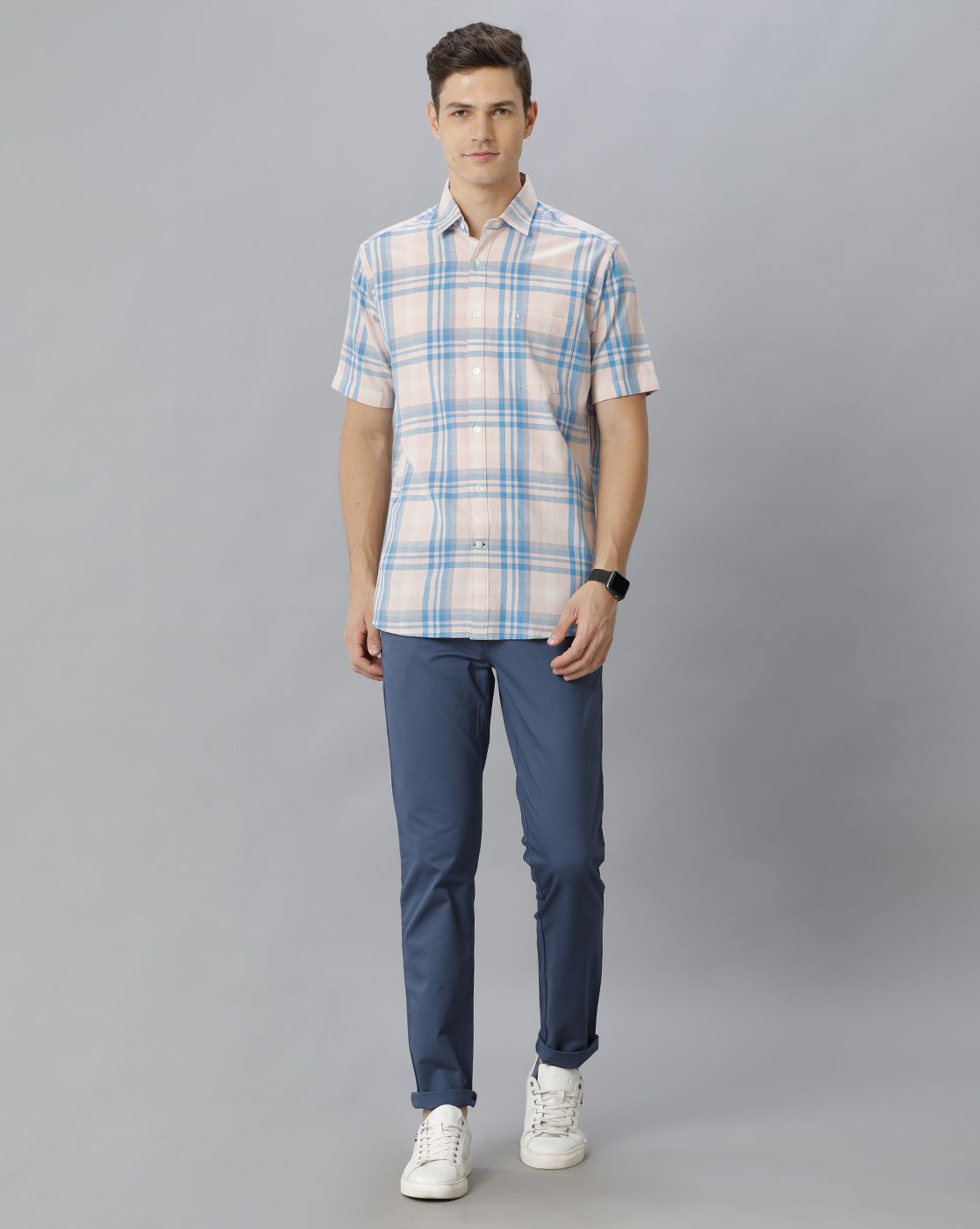 Men's Blended Linen Turquoise Blue Checked Contemporary Fit Full Sleeve Sleeve Casual Shirt